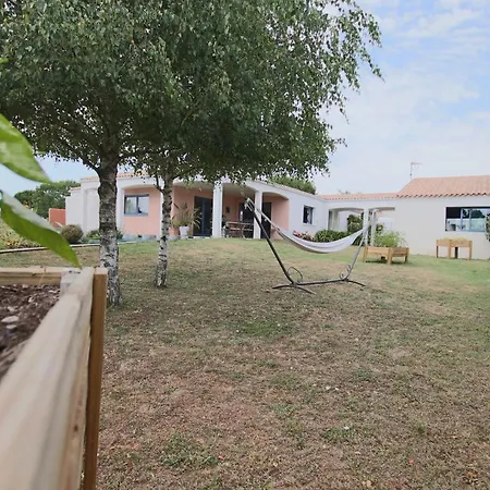 Willa Family House In Marennes